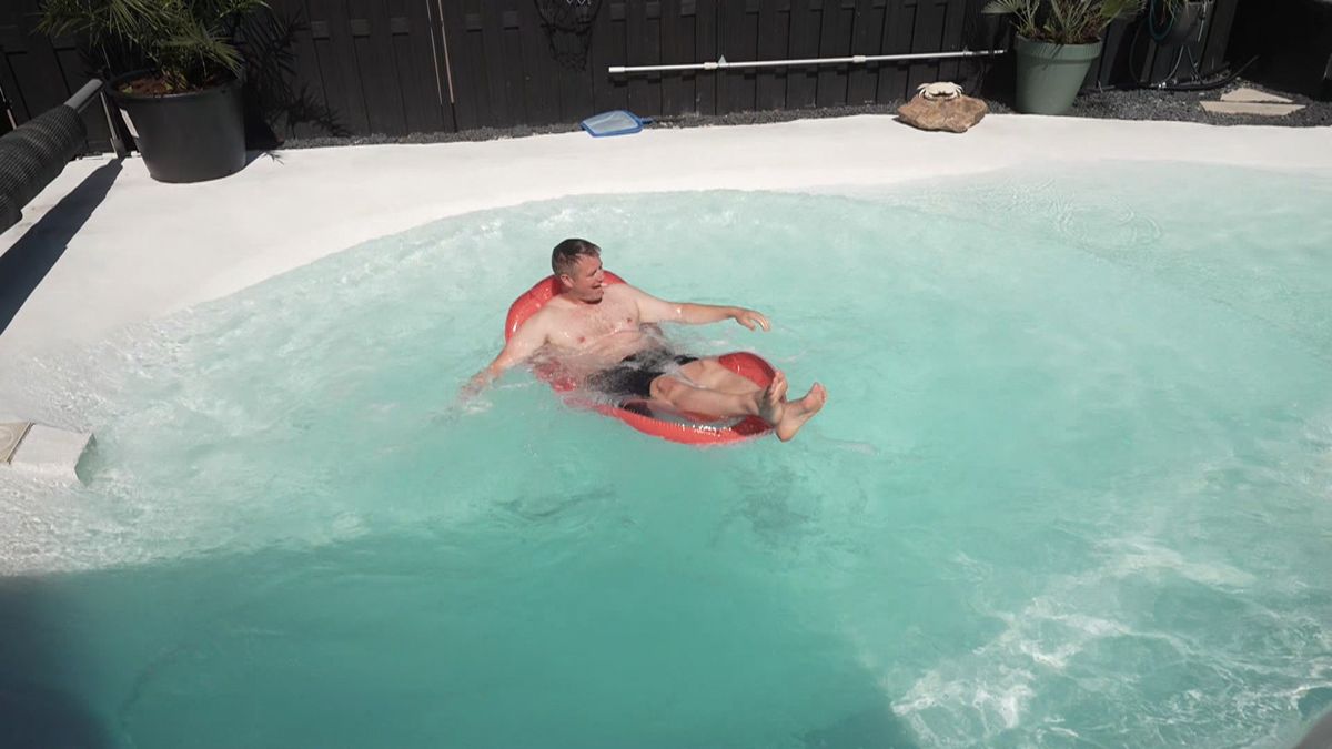Jeroen showt zijn zelfgebouwde tropische zwembad in de achtertuin