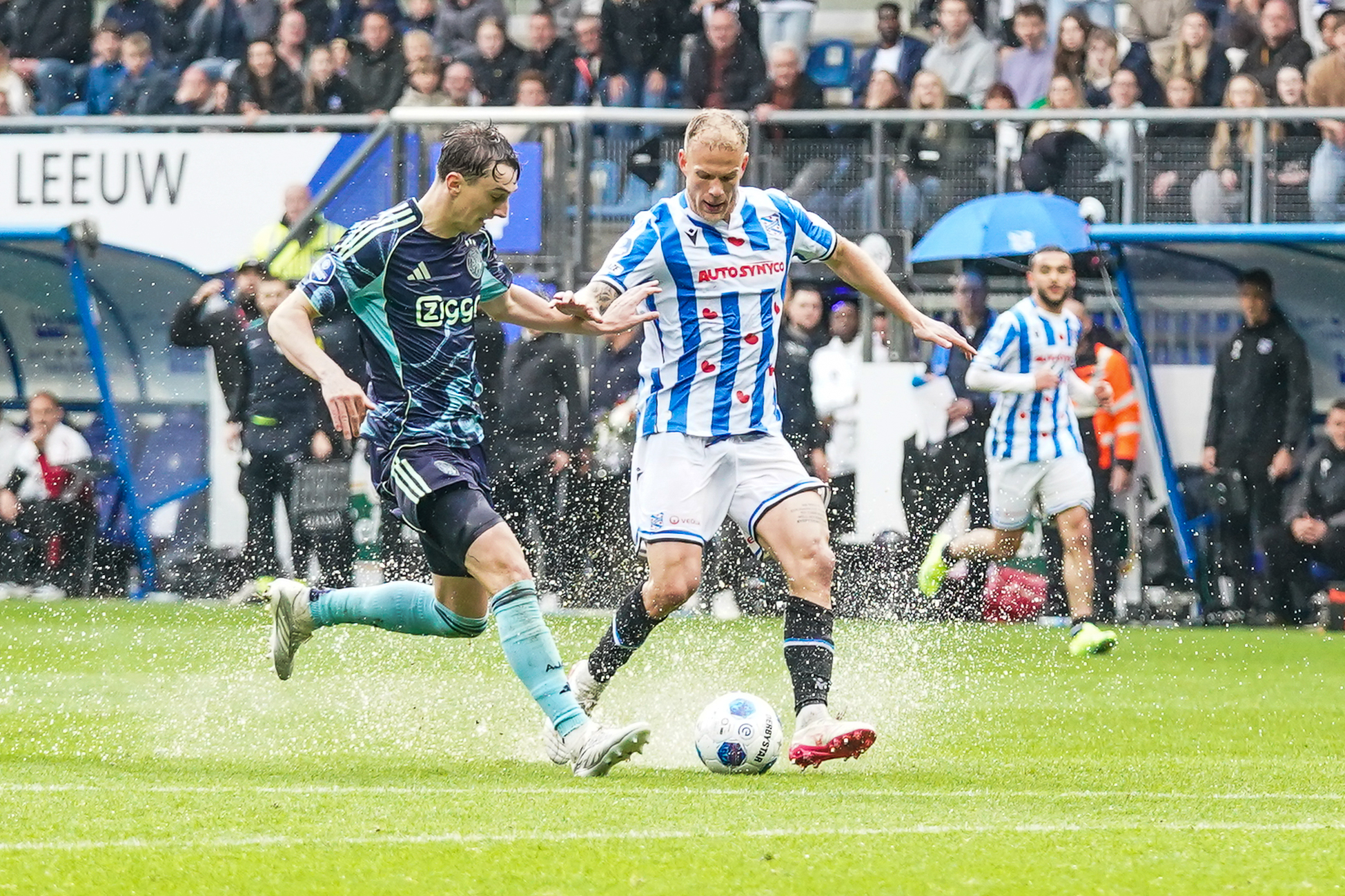 Hie sc Hearrenfean - Ajax staakt wurde moatten? "Dit was bijna waterpolo"