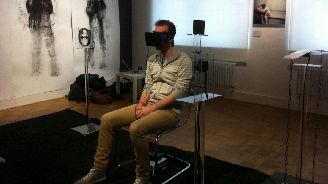 Bezoeker Overkill Enschede met een virtual reality-bril