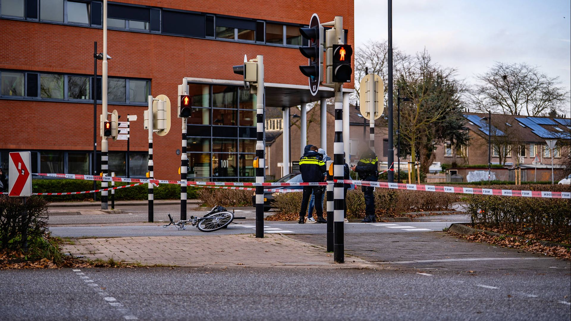 Fietser geschept door auto