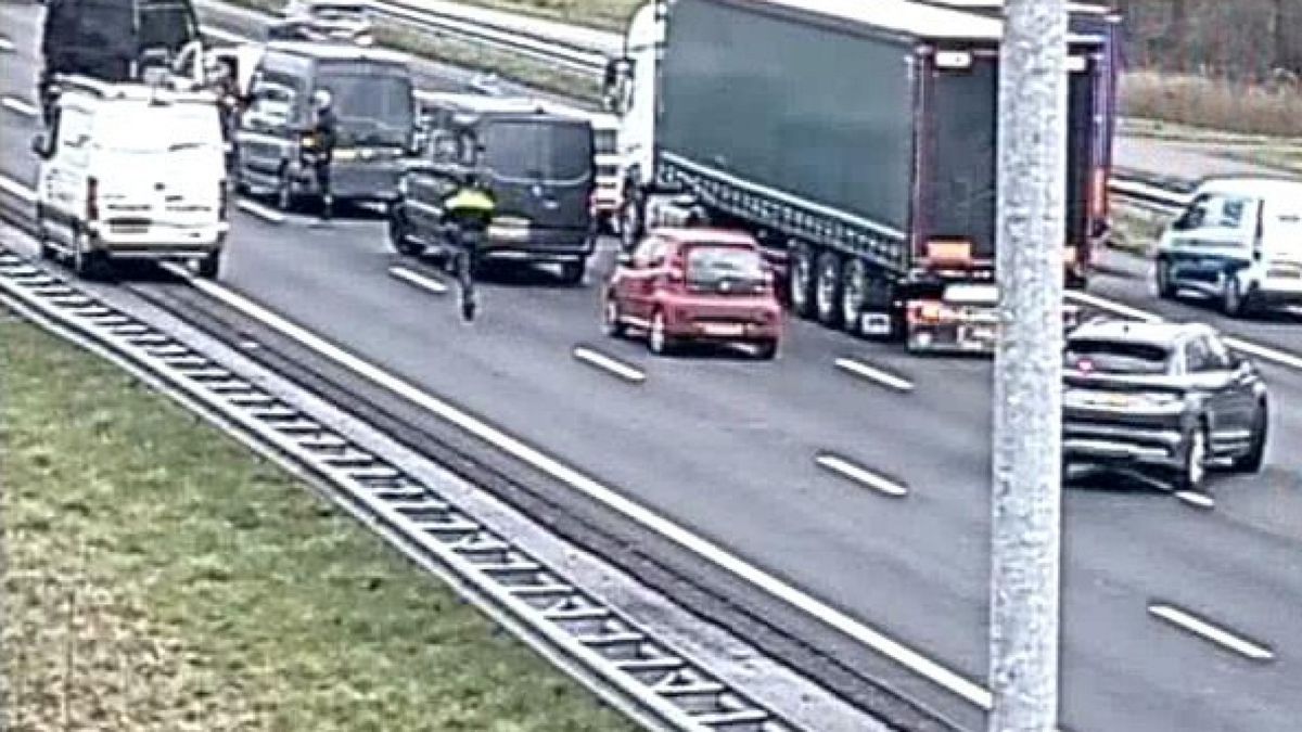 A12 dicht na ongeluk met meerdere voertuigen