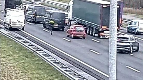 Hulpdiensten naar A12 na ongeluk met meerdere voertuigen. Hulpdiensten naar A12 na ongeluk met meerdere voertuigen.