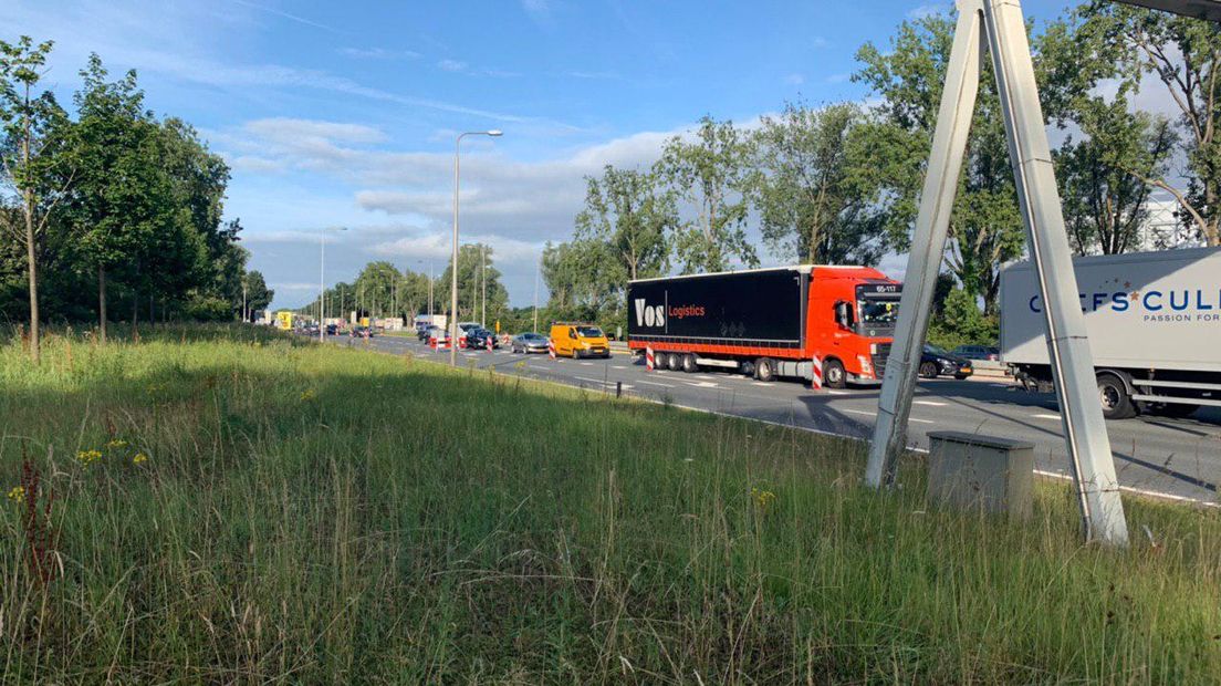 Automobilisten moeten de komende zeven weken rekening houden met overlast op de A325 en de N325 (Pleijroute) rond Arnhem en Nijmegen. De provincie voert groot onderhoud uit. De werkzaamheden beginnen vanochtend en duren tot 25 augustus.