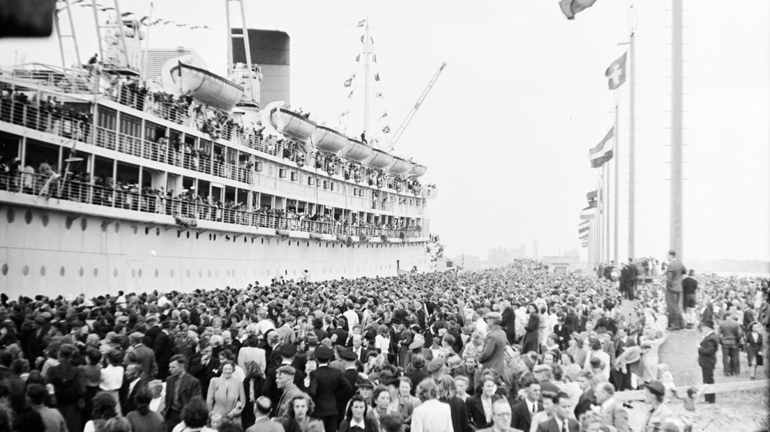 De terugkeer van passagiersschip Oranje in 1946 (Rechten: Willem Job)