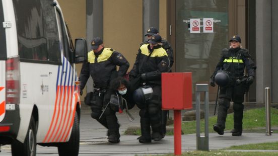 Aangehouden actievoerders Universiteit Maastricht mogen Pasen toch thuis vieren Home