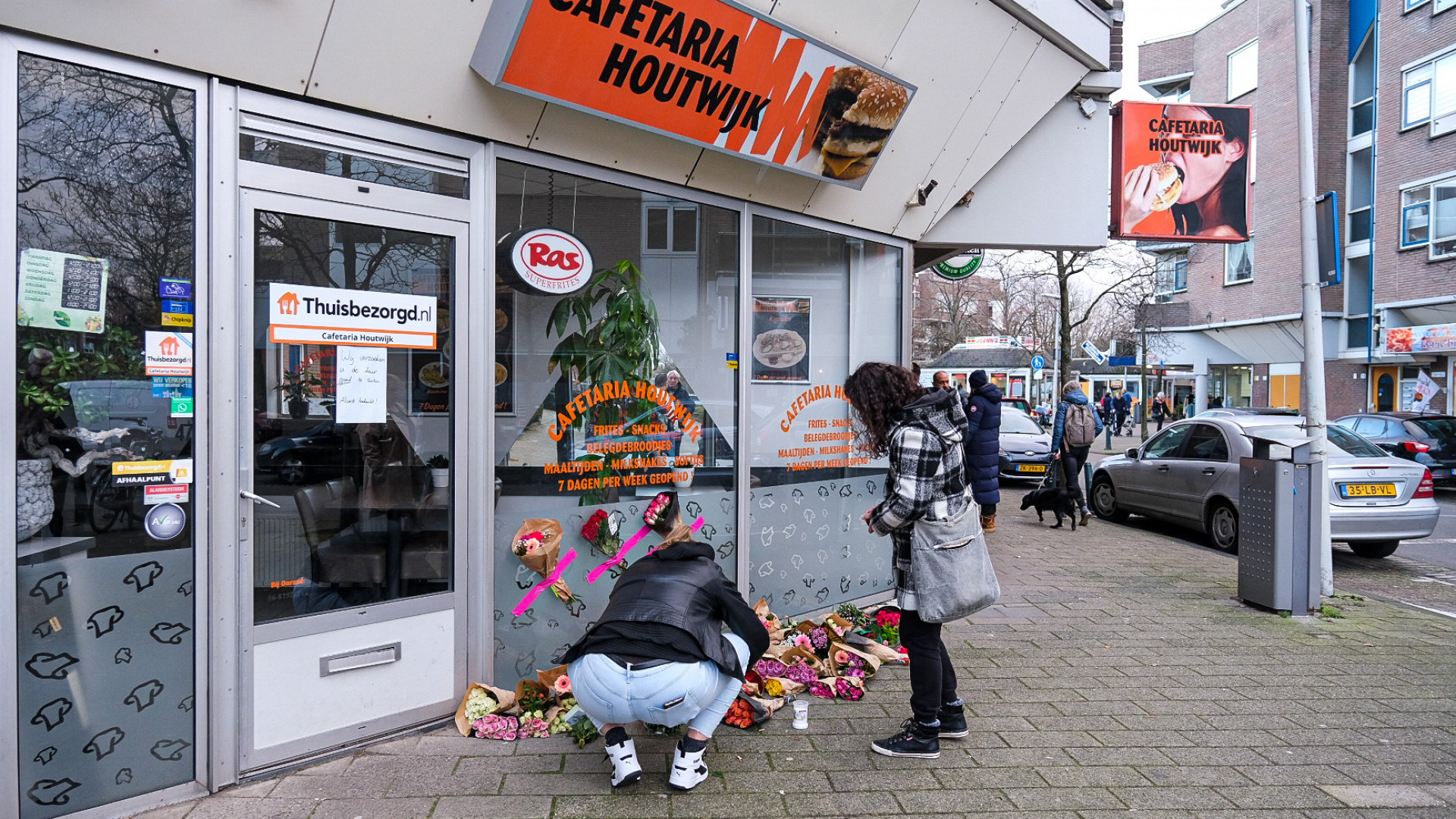 Buurt Geschokt Nadat Snackbareigenaar Op Straat Is Doodgestoken: 'Het ...