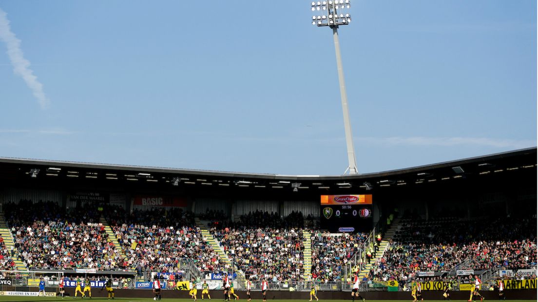 Volle tribunes in het Kyocera Stadion tijdens ADO - Feyenoord.