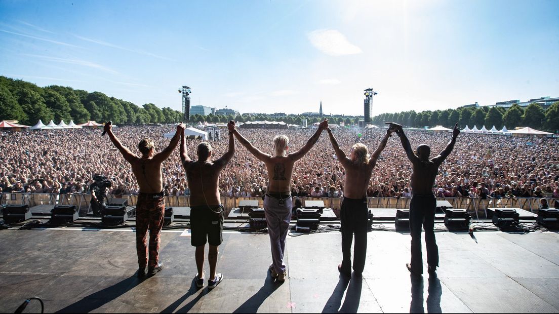Goldband tijdens optreden Parkpop