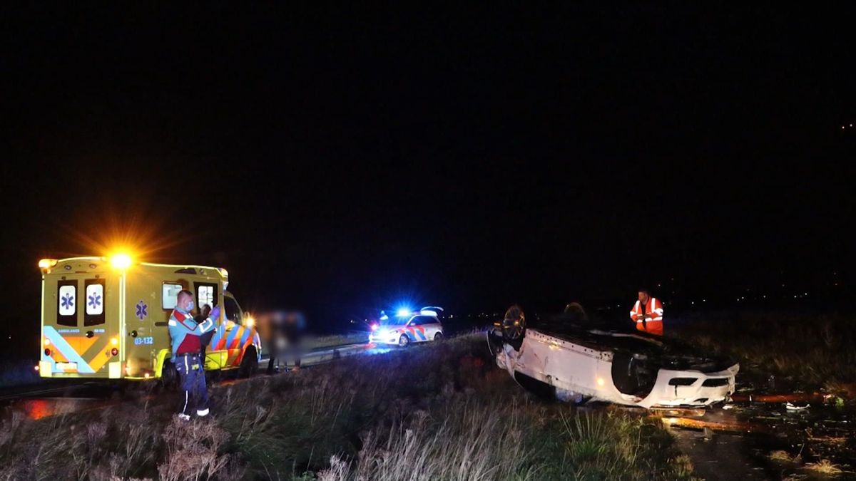 Auto slaat over de kop bij Valthermond