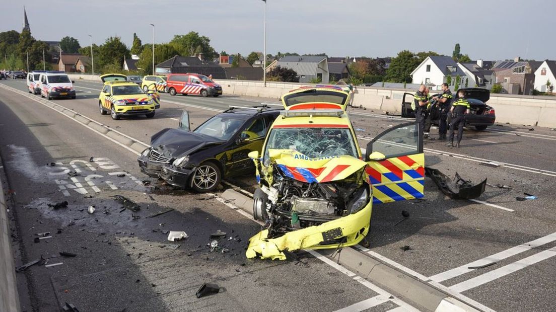 De aanrijding op de Waalbrug.