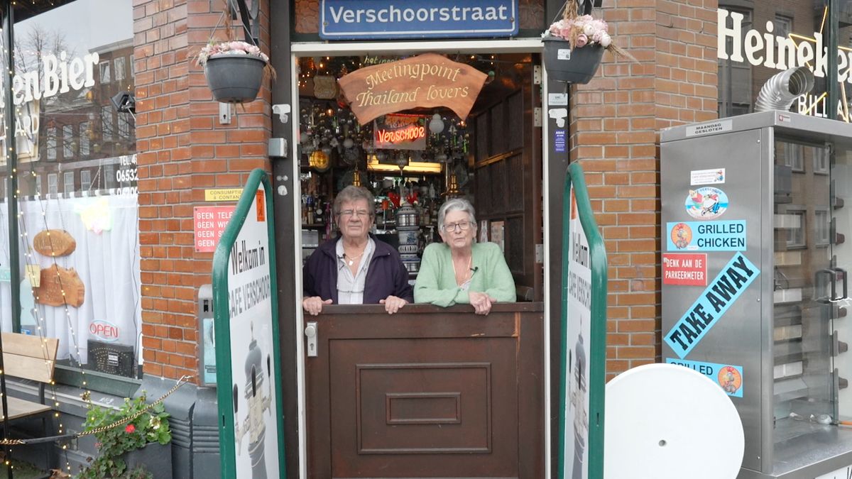 Ruim 40 jaar staat Theo in dit café achter de tap: ‘Mijn kist komt hier op de bar’