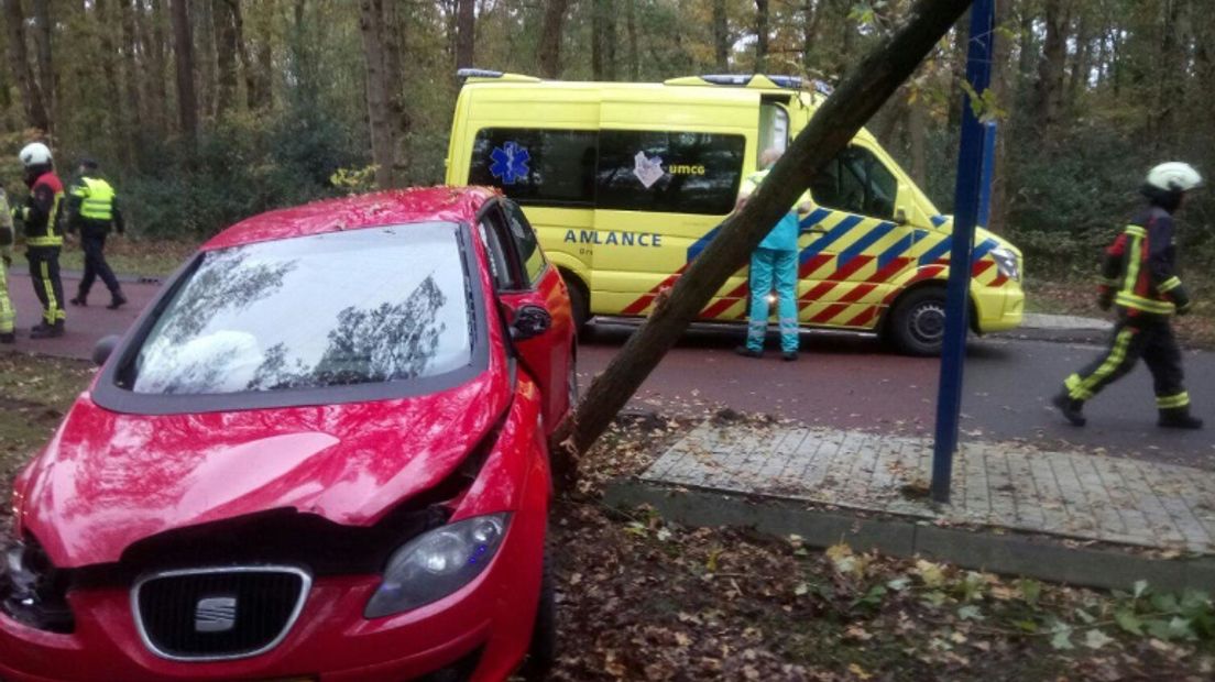 De beschadigde auto (Rechten: Van Oost Media)