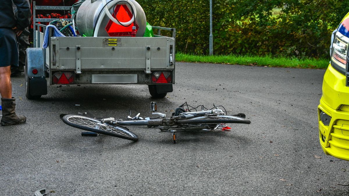 Meisje zwaargewond na botsing tussen trekker en fietser in Rottevalle