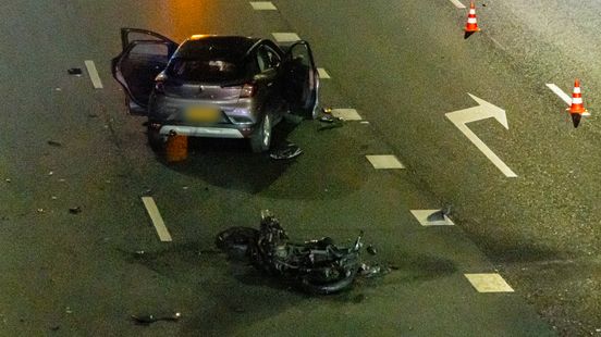 Meerdere gewonden bij ernstig ongeluk met motor, snelweg hele ochtendspits dicht. Meerdere gewonden bij ernstig ongeluk met motor, snelweg hele ochtendspits dicht.