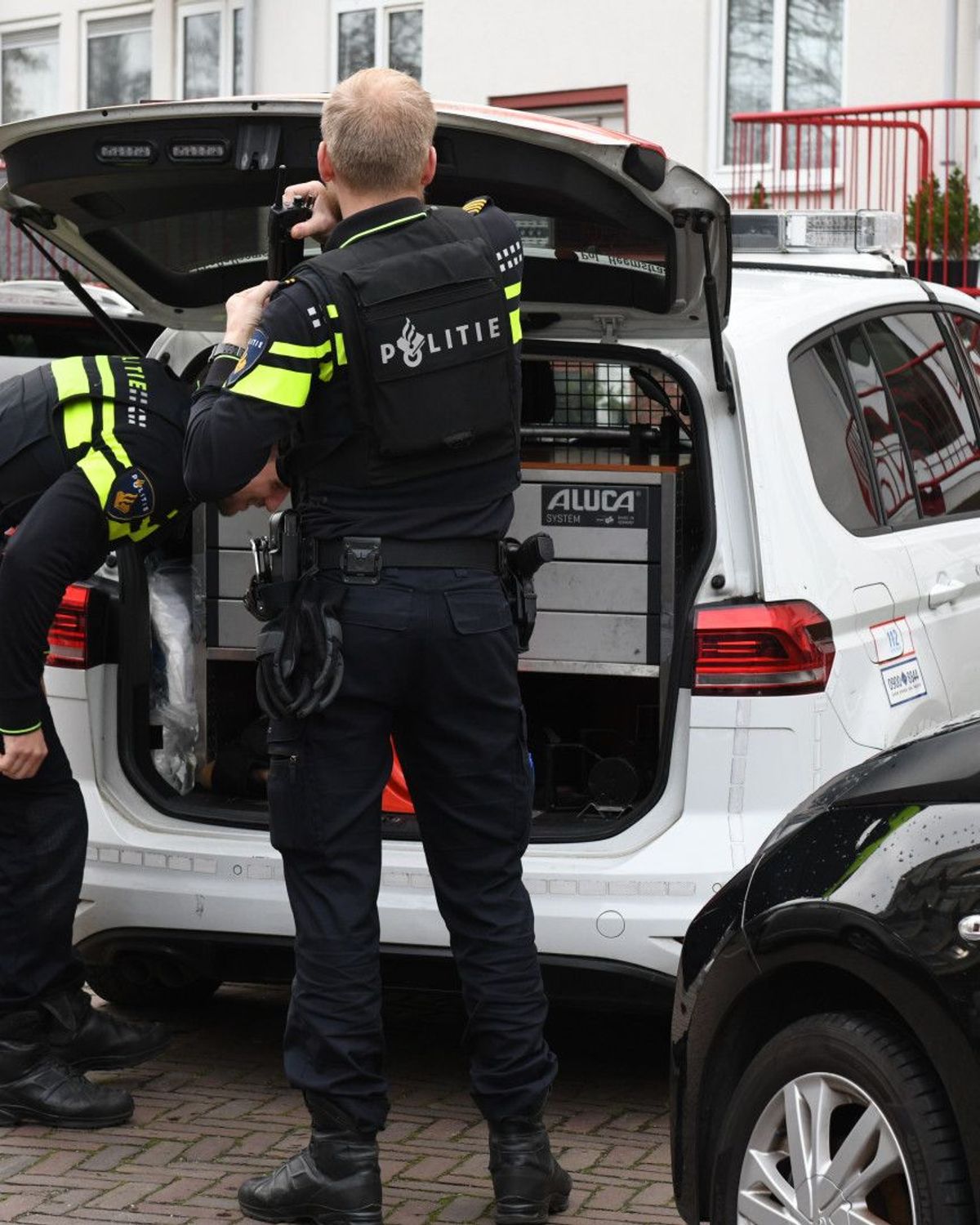 Politie schiet gericht tijdens arrestatie van verdachte met mes in Den