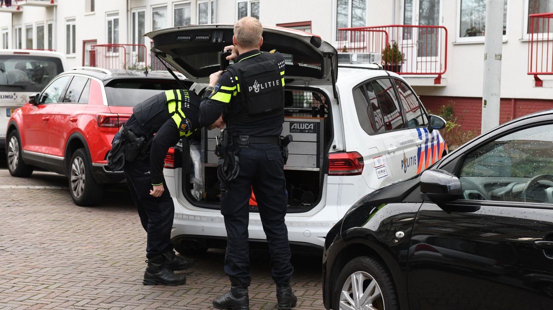 Nadat pepperen niet lukte, hebben agenten gericht geschoten op de verdachte