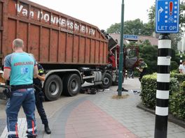 E-bike onder vrachtwagen in Baarn, traumahelikopter opgeroepen