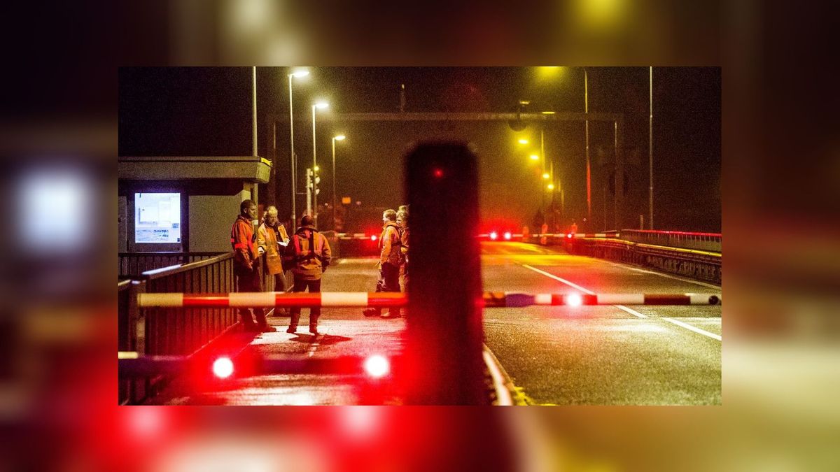 "Er zat wat vast" bij een brug in de Afsluitdijk, en daarom ging hij
