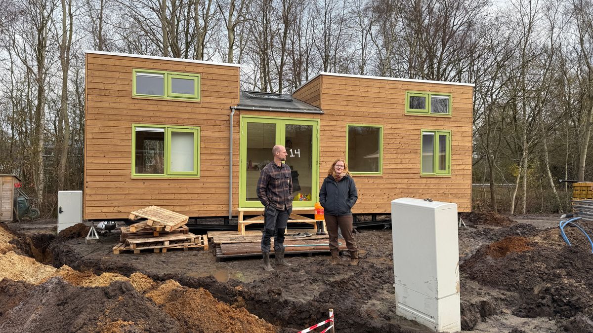 Eerste tiny houses als pronkjuweeltjes in Asser modderpoel: 'Straks heerlijk vrij in het groen'