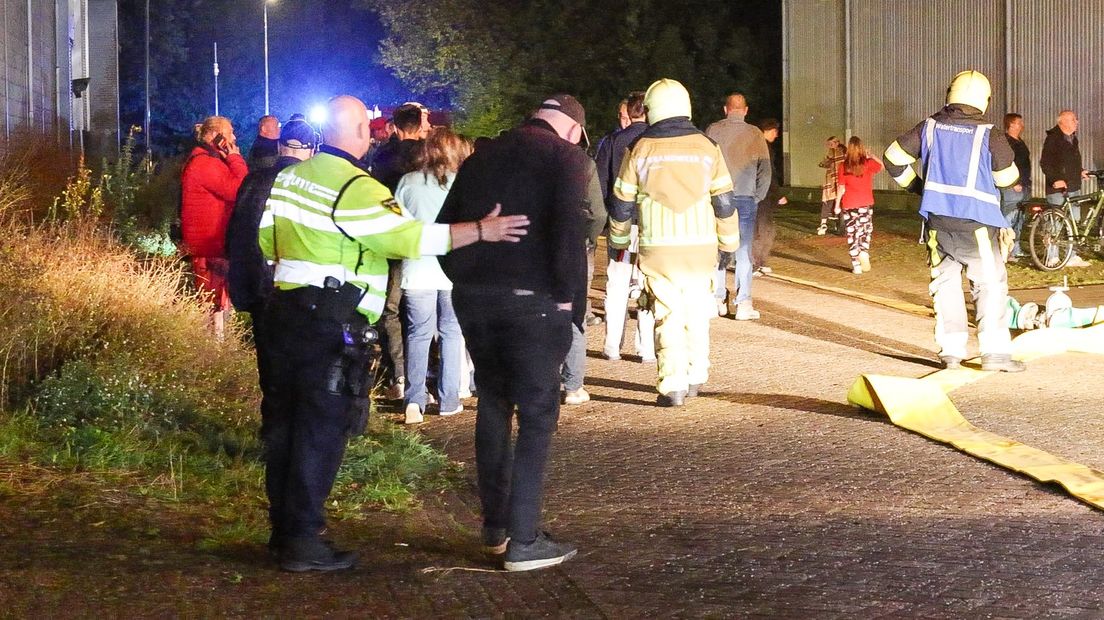 Hulpdiensten verzoeken mensen om de brandweer ruimte te geven