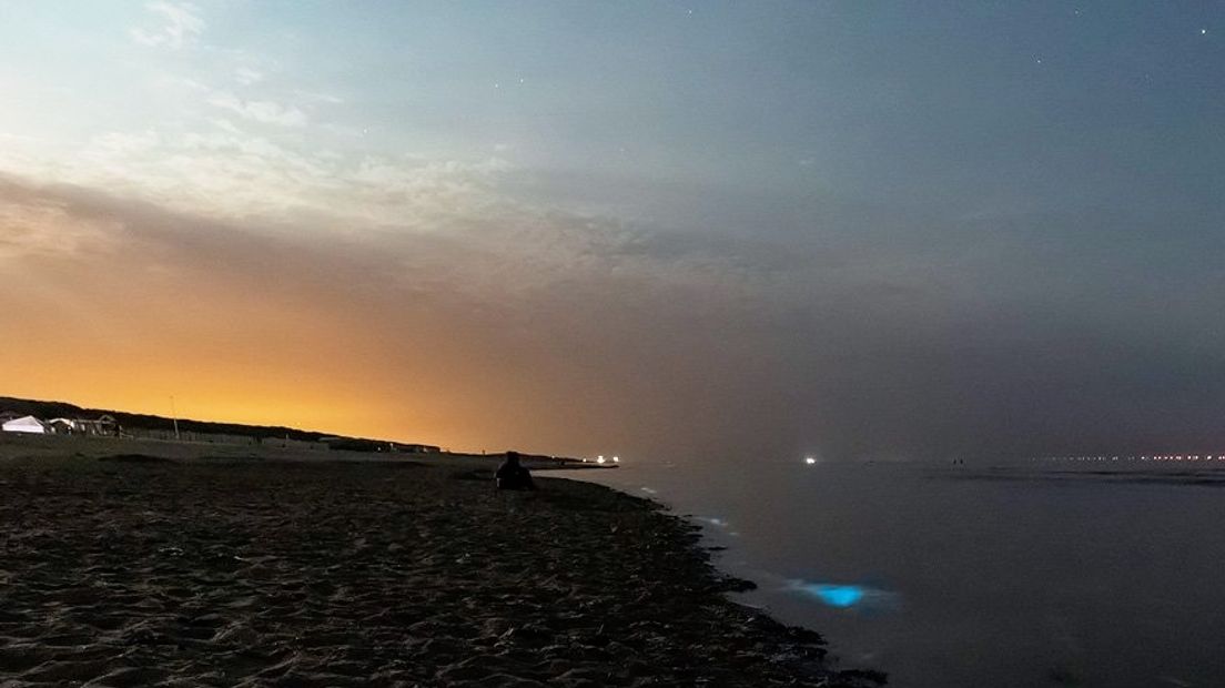 Ondergaande zon, eerste sterren én oplichtende zee door zeevonk bij Domburg