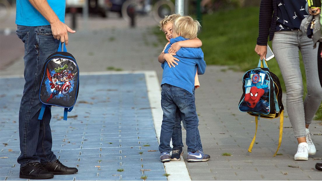 Roerend weerzien in Baarn na een lange zomervakantie.