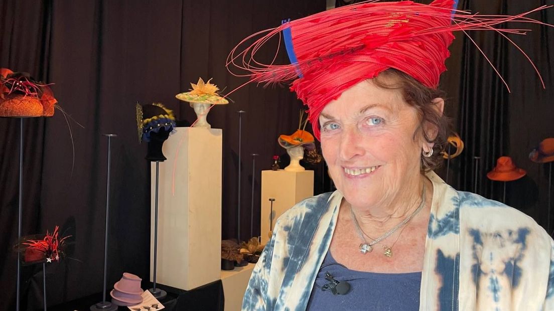 Gerrie Bos-Bollen maakt al veertig jaar hoeden.
