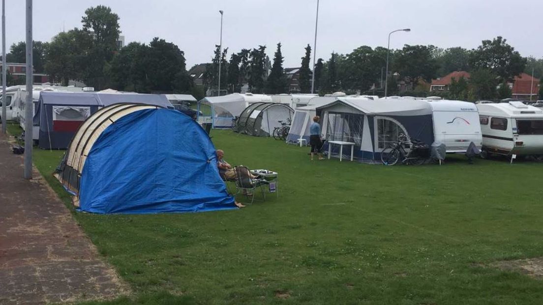 De sportvelden van Omnisportvereniging Quick 1888 in Nijmegen worden speciaal voor de Vierdaagse omgetoverd in een camping. Vooral bedoeld voor lopers, met alle voorzieningen.