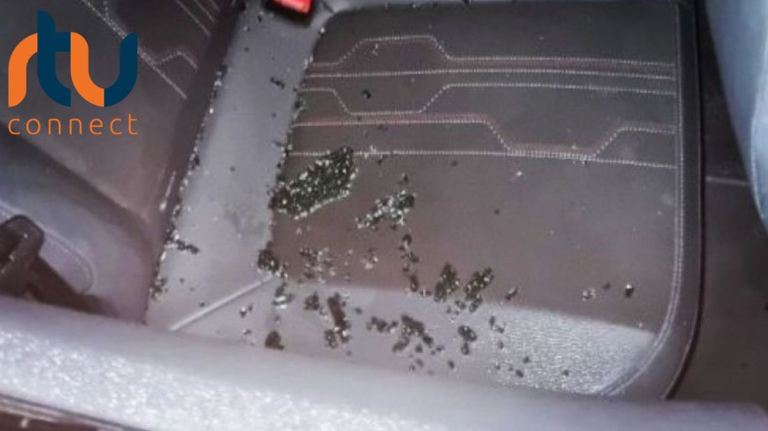Sporen van een inbraak in een auto