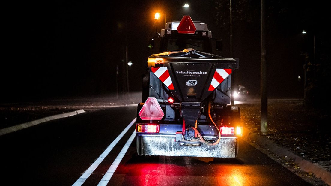 Een strooiwagen (Rechten: ANP)