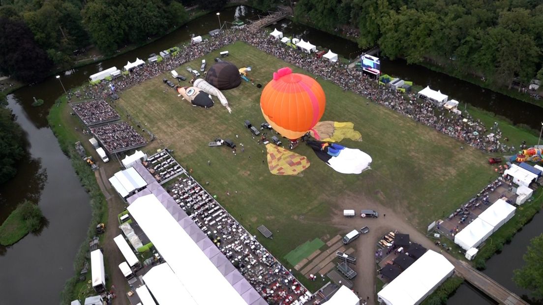 Het Ballonfiësta vanuit de lucht.
