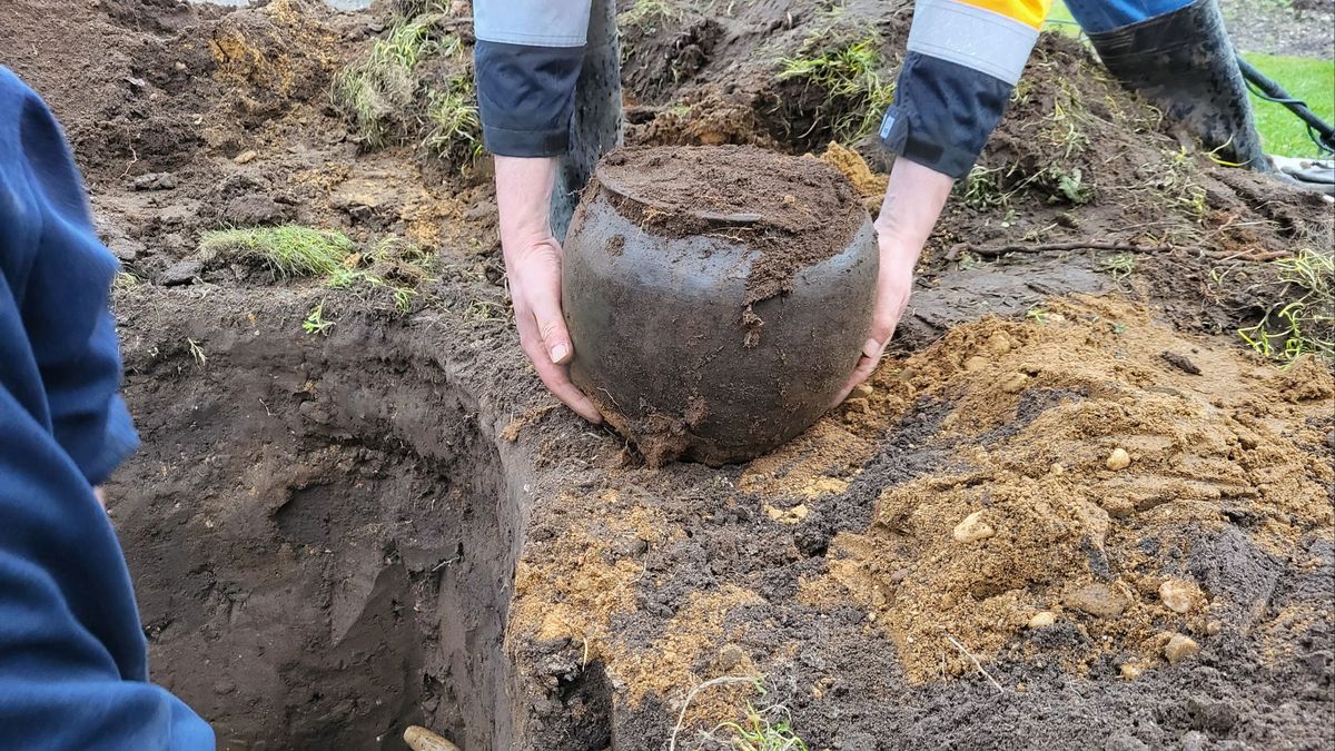 Urn uit vroege middeleeuwen in Amerongen gevonden