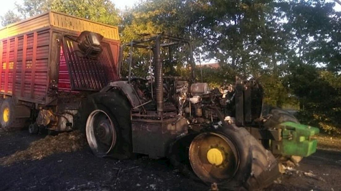 Uitgebrande tractor