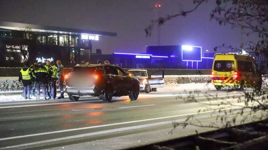 Ongeval A12, meerdere rijstroken dicht • pony gered uit ijskoude sloot