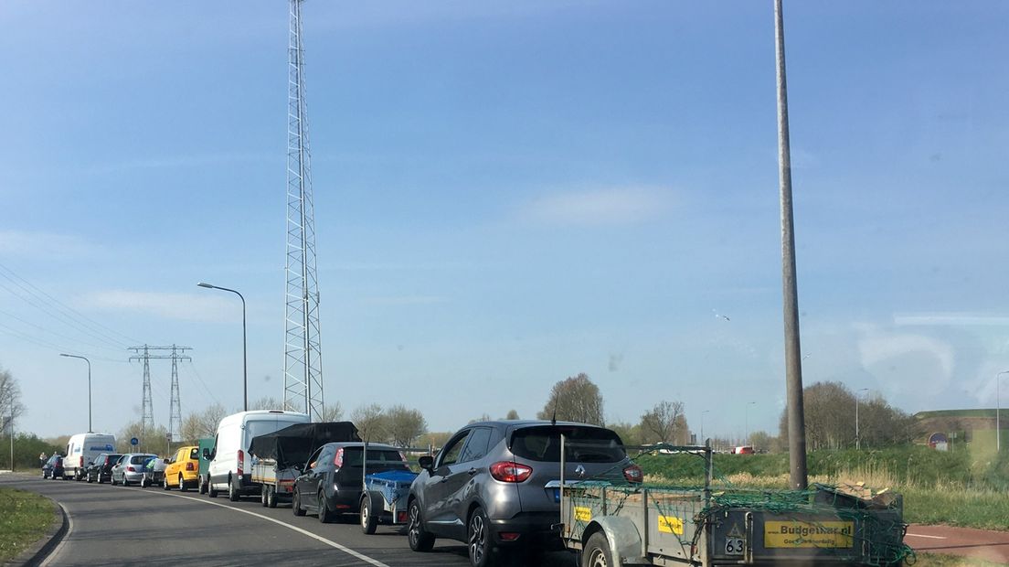 Wachtenden bij de vuilstort aan de Duinkerkenstraat