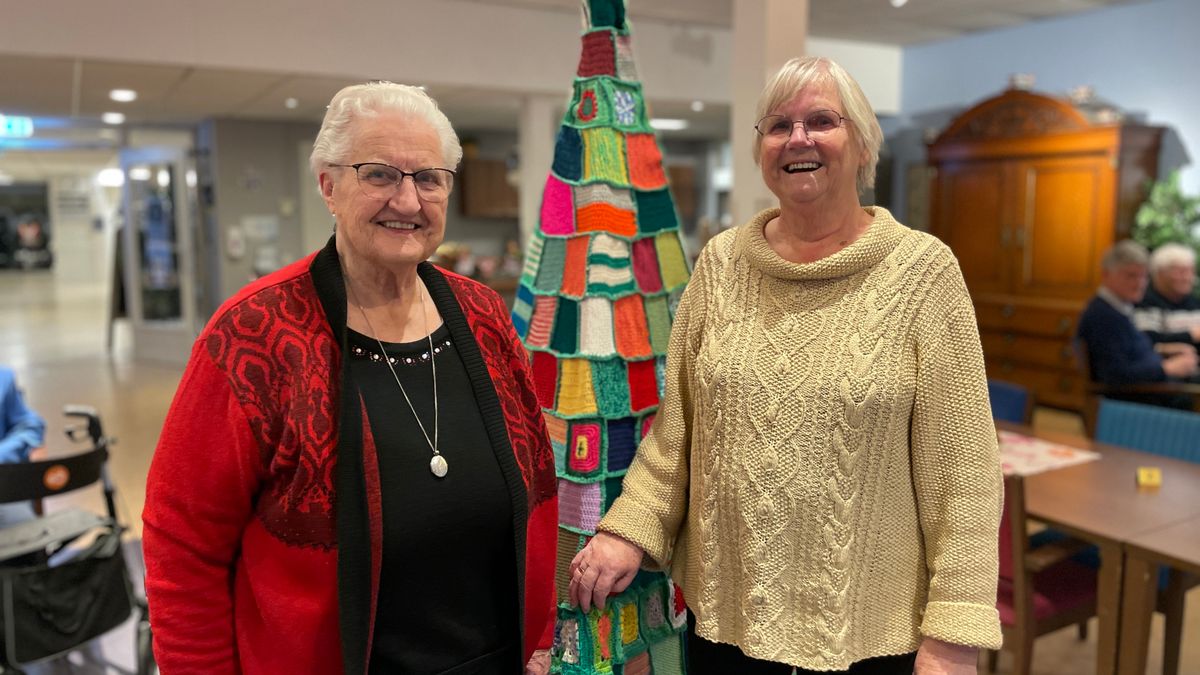 Elly en Annie kunnen even geen 'granny squares' meer zien: 'Ga met kerst niks doen'