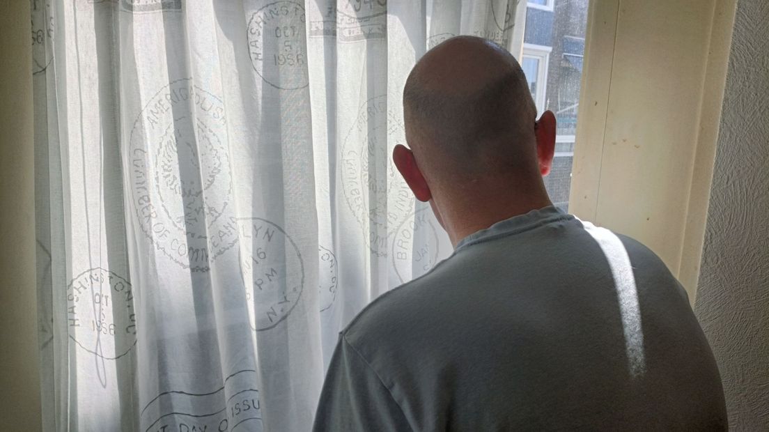 Edwin in zijn huis in Loosduinen