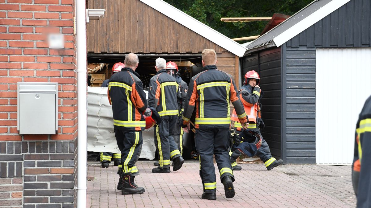 Explosie blaast deel van schuurdak in Beerta: 'We zijn allang blij dat er niemand thuis was' (update