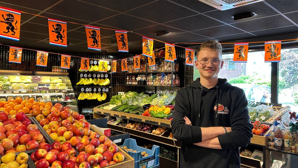 Ryan is pas 20 en baas van eigen groentewinkel in Staphorst: 'Je bent wel jong'