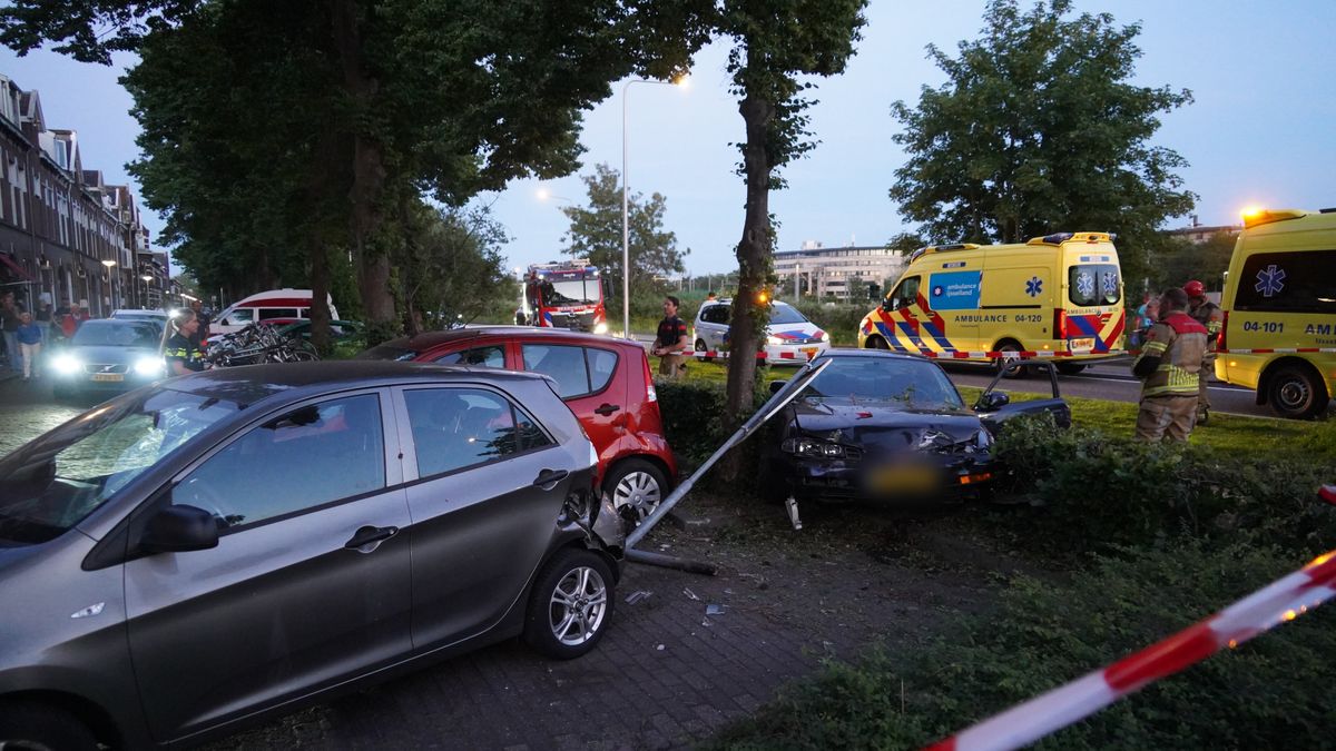 112 nieuws: Chaos bij autocrash in Zwolle