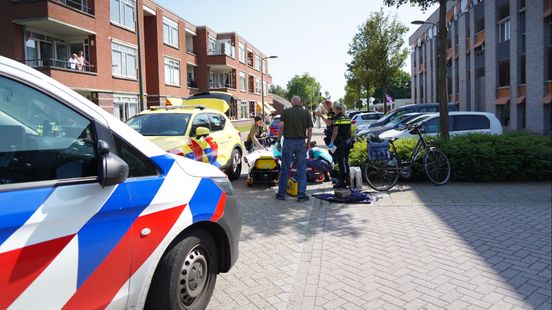 Oudere vrouw met spoed naar ziekenhuis na aanrijding | Tuinhuisjes compleet uitgebrand. Oudere vrouw met spoed naar ziekenhuis na aanrijding | Tuinhuisjes compleet uitgebrand.