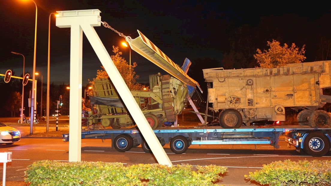 Vrachtwagen klem op Blaloweg Zwolle