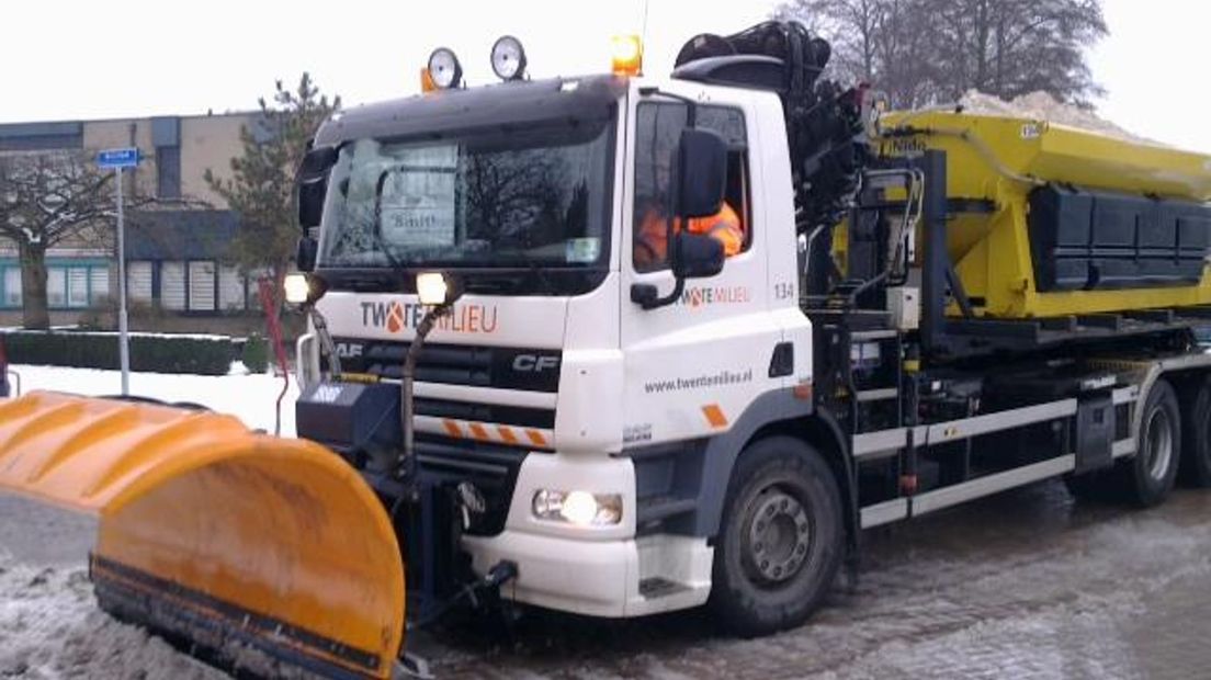 Een strooiwagen van Twente Milieu