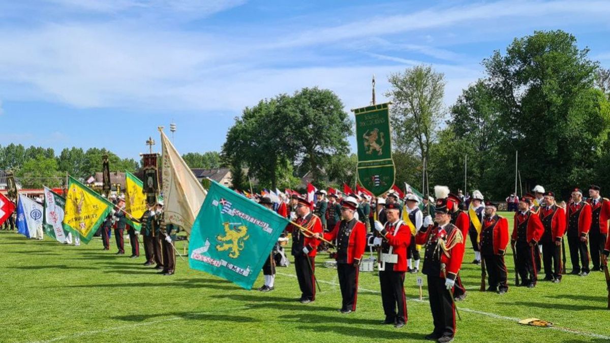 Schutterijen en gilden springlevend: duizend mensen bij verjaardag Schuttersfederatie
