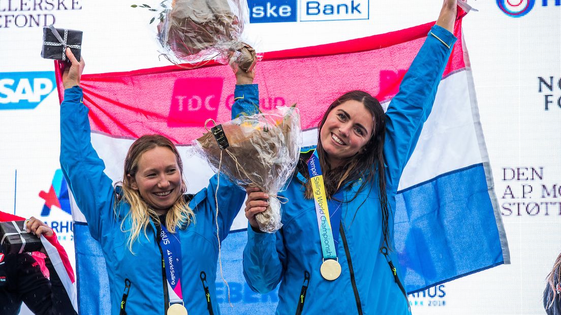 Annette Duetz heeft met haar zeilpartner Annemiek Bekkering in Denemarken de wereldtitel veroverd in de olympische klasse 49erFX. Duetz is opgegroeid in Zeddam.