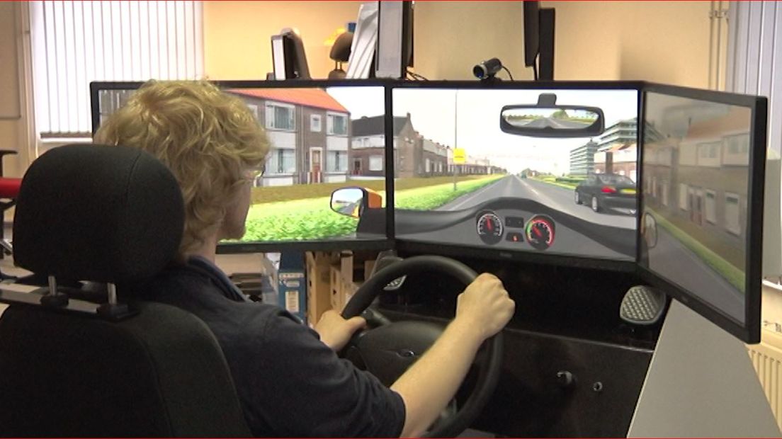 Autorijden leren jongeren steeds vaker in een simulator, in plaats van op de weg. Dat zegt Jorrit Kuipers, een Wageningse onderzoeker en ontwikkelaar van rij-simulatoren.
