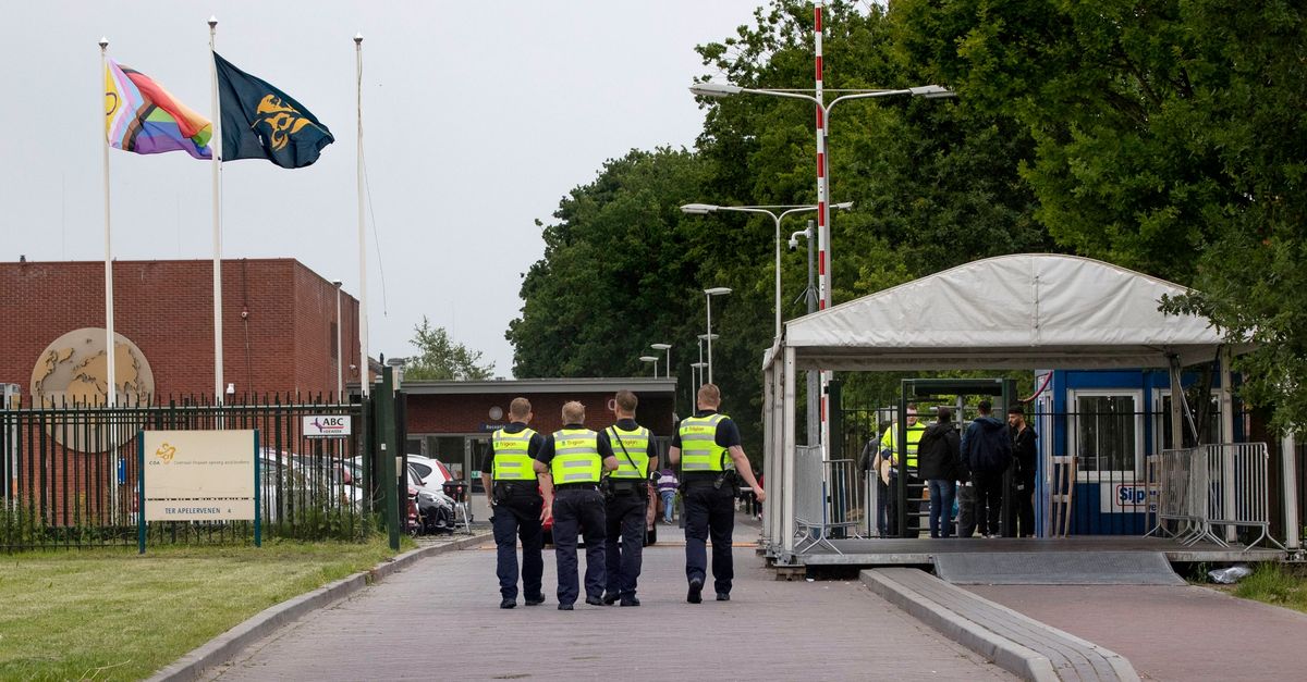 Inspectie slaat alarm over aanmeldcentrum Ter Apel: ‘Meer politie nodig ...