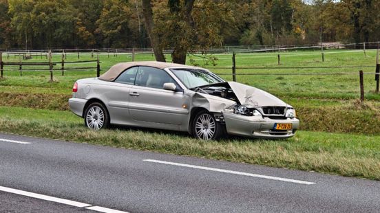 Flinke schade door aanrijding tussen busje en auto