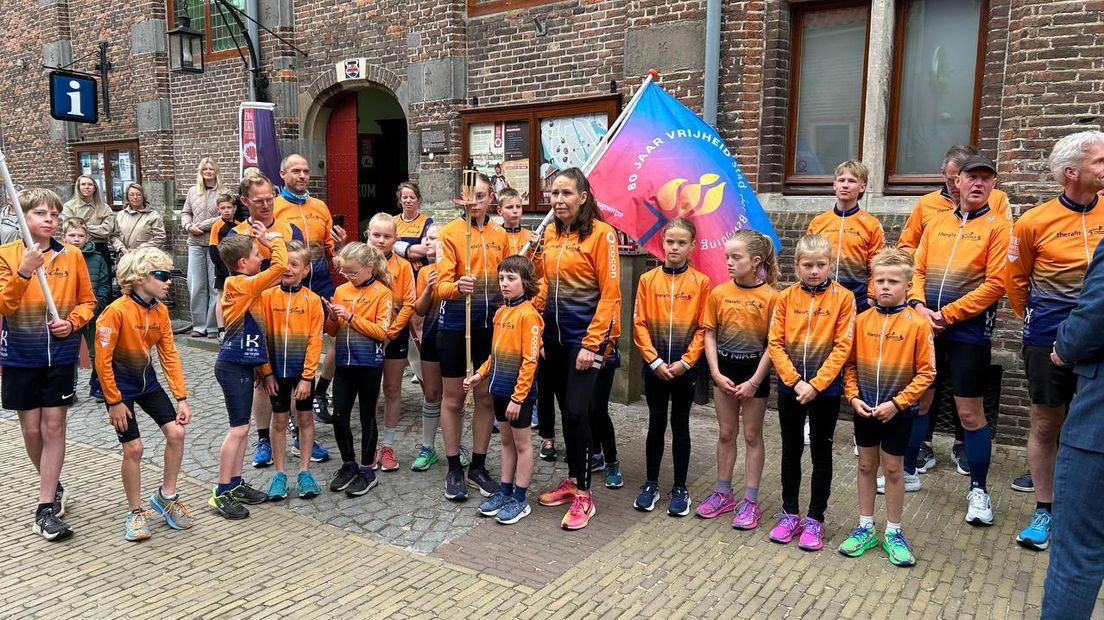 Veel jeugdleden van Het Zwartewater liepen de laatste meters mee.