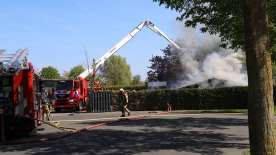 file door ongeval op A28 | Uitslaande brand in Goor. file door ongeval op A28 | Uitslaande brand in Goor.